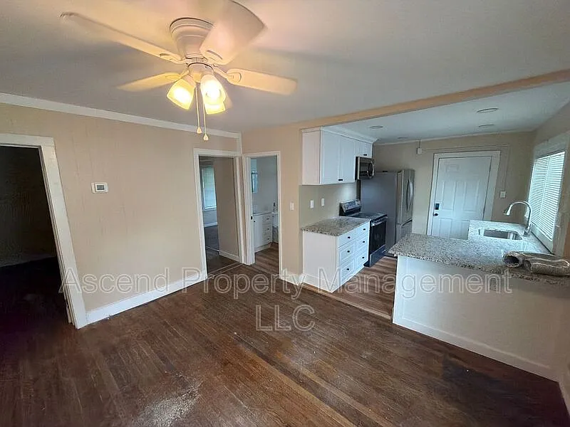 3 bed, 1.0 bath, 1076 sqft, $1,450 — Photo 3