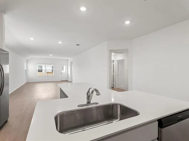 120 Donnington Dr — Photo 6