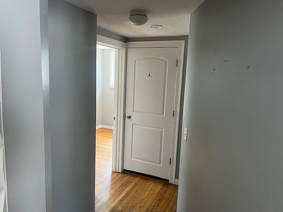 2nd image of 32 Newcomb Pl Floor 2