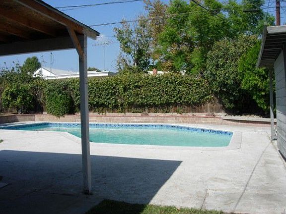 Large Pool, new plaster 