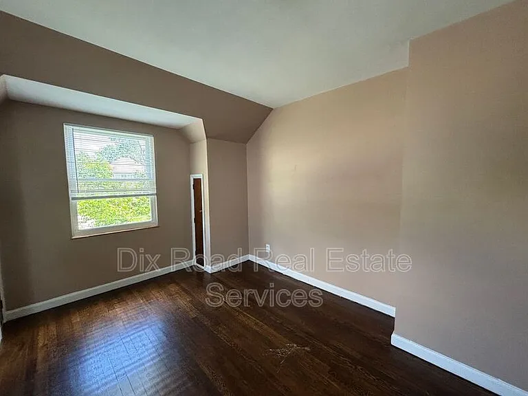 1927 Burroughs Dr — Photo 27