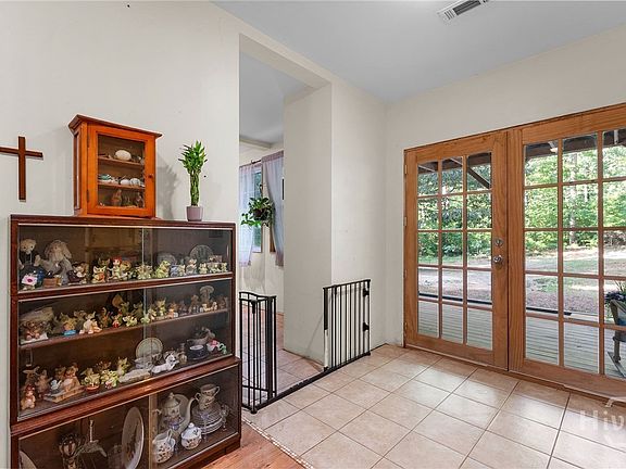 2nd image of 176 Murray Road