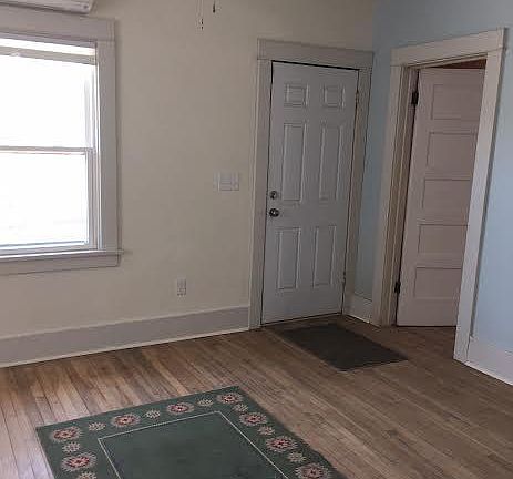 2nd image of 1442 W Fresno St