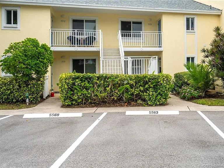 5563 NE Gulfstream Way — Photo 1