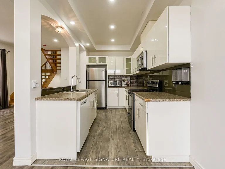 96 Highgate Dr #UPPER LEVEL A — Photo 18