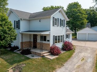 522 N Webster Ave, Omro, WI 54963