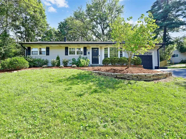 1510 Friar Ln, Saint Louis, MO 63122