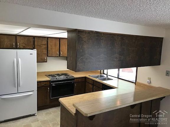 4th image of 2721 NE Buckboard Ln