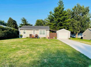 114 N 4th St, Moville, IA 51039