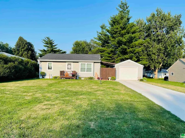 114 N 4th St, Moville, IA 51039