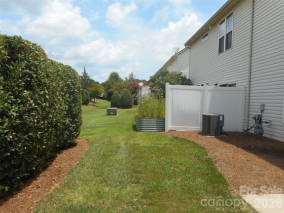 5th image of 5860 Glassport Ln