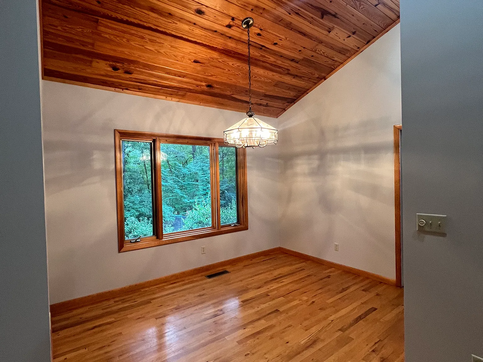 3 bed, 2064 sqft, $3,000 — Photo 2