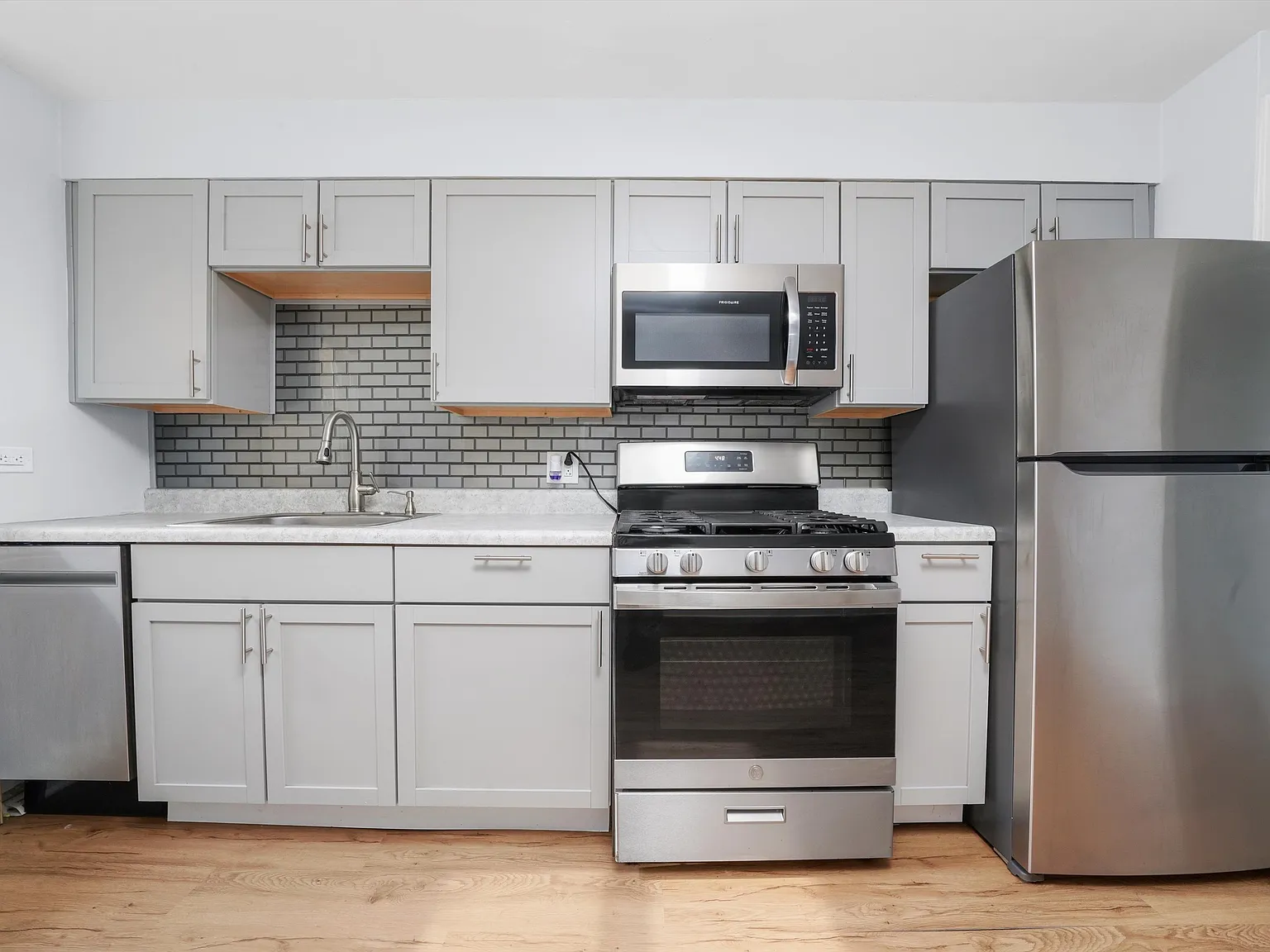 2 bed, 800 sqft, $1,700 — Photo 2