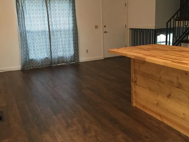 846 W Oak Ct — Photo 2