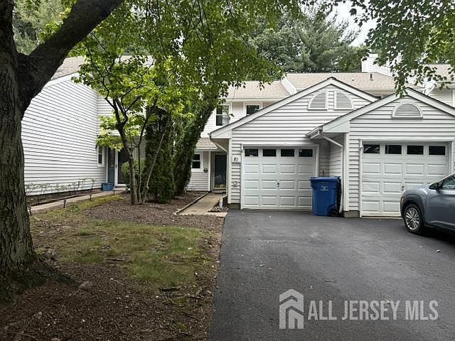 1st image of 81 Woodmere Dr
