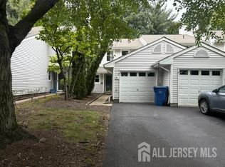 81 Woodmere Dr, Parlin, NJ 08859