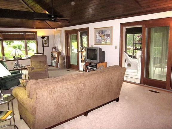 4th image of 9393 Patti Cir