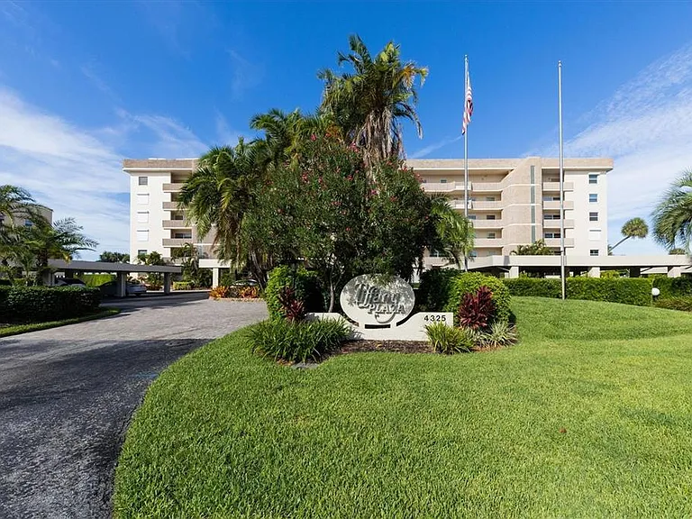4325 Gulf Of Mexico Dr #208 — Photo 2