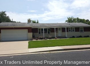 2708 W Overbrook Dr, Peoria, IL 61604