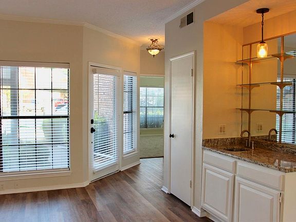 4th image of 2736 Silver Creek Dr APT 123