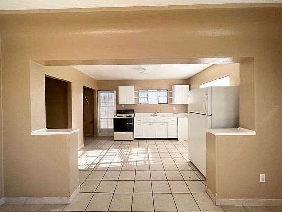 4th image of 1406 S Espina St APT 4