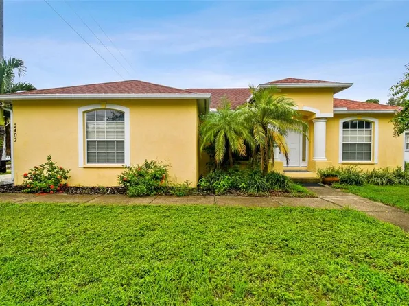 2402 Dryer Ave, Largo, FL 33770