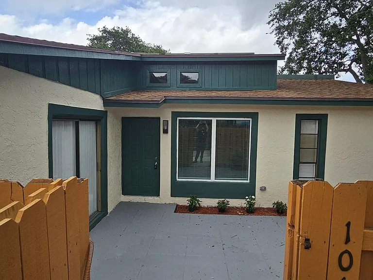 1016 Manor Dr #5C — Photo 1
