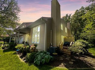 607 Weatherwood Ln, Valparaiso, IN 46383