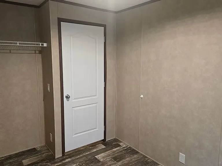 225 Tamara Ln — Photo 3