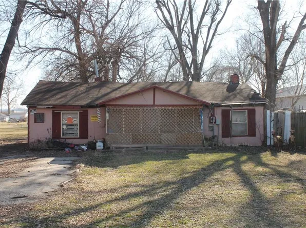 1914 1/2 Jamesport St, Saint Joseph, MO 64504