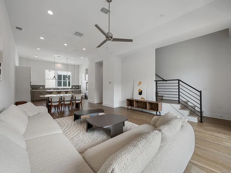 3810 Berkman Dr — Photo 16