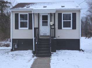 575 E 1st St, Uhrichsville, OH