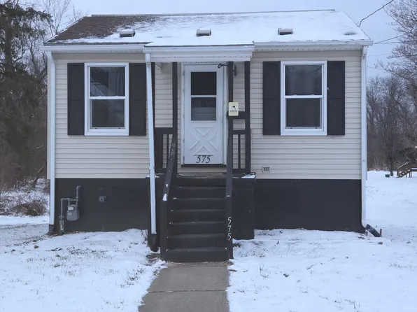 575 E 1st St, Uhrichsville, OH 44683