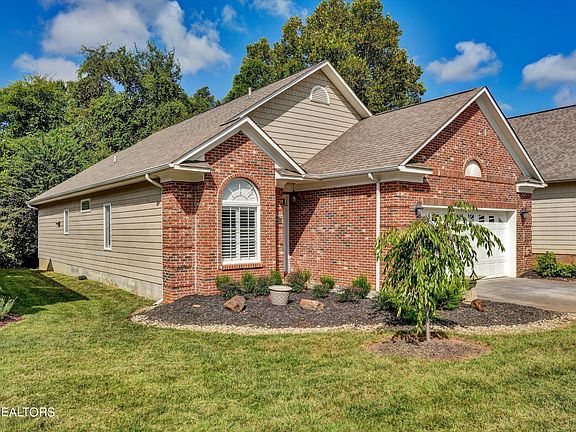 2nd image of 941 Gothic Manor Ln