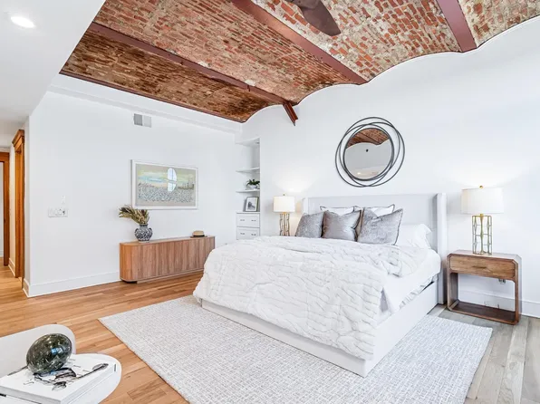 174 Washington Street image 21 of 32