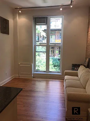 Sold by R New York | media 5