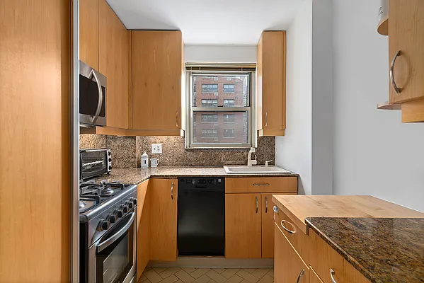 Sold by Douglas Elliman | media 17