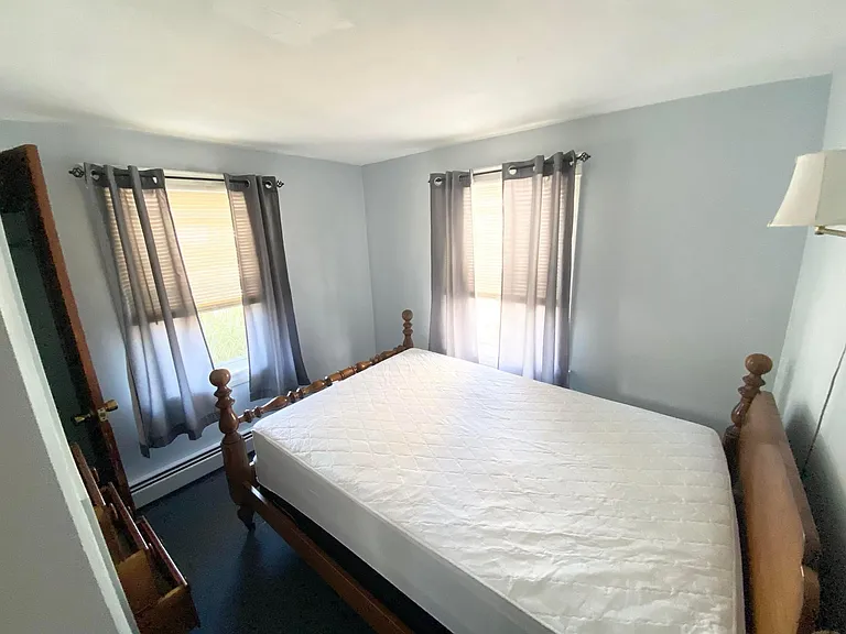 11 Middle Rd — Photo 9