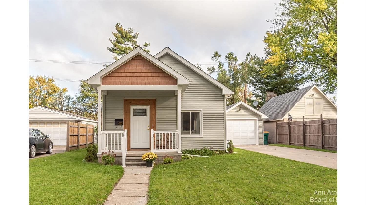 521 Ideal St photo 1