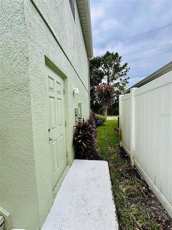 1 bed, 1.0 bath, 500 sqft, $1,800 — Photo 2