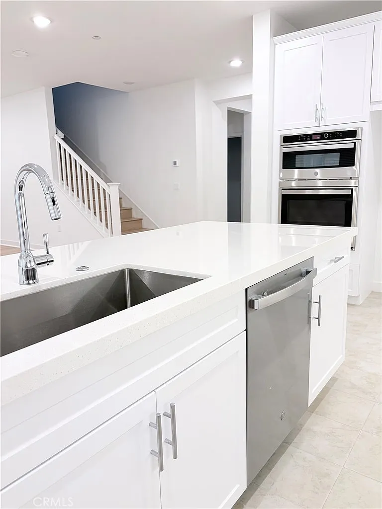 4 bed, 3.5 bath, 3141 sqft, $4,500 — Photo 4
