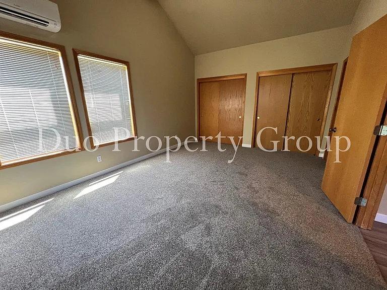 611 S 41st Ct — Photo 10
