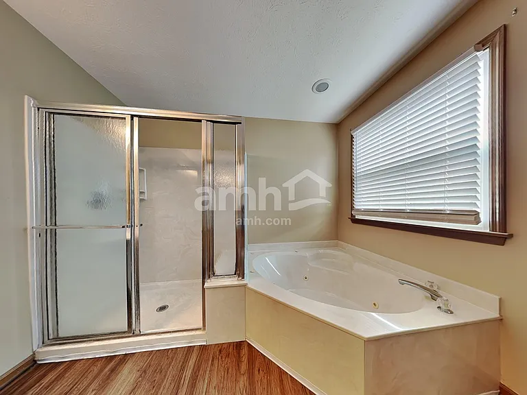 1052 Windsor Crossing Ln — Photo 11