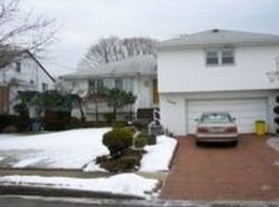 1067 Furth Rd, Valley Stream, NY 11581