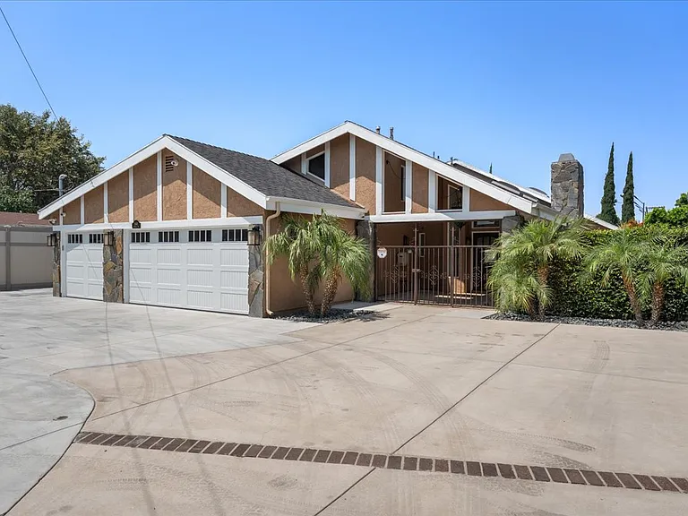 6443 Matilija Ave — Photo 2