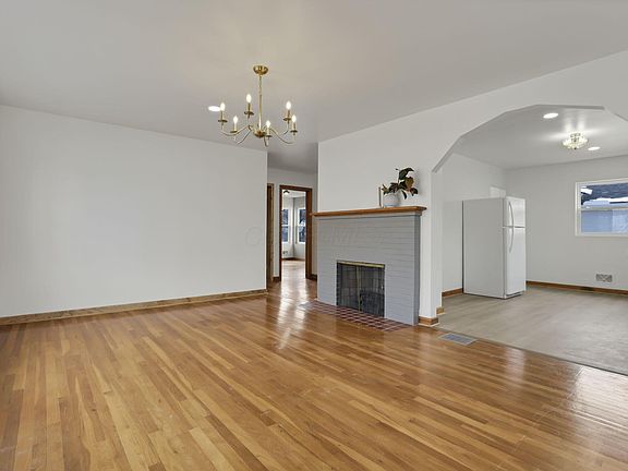 5th image of 405 Watt St