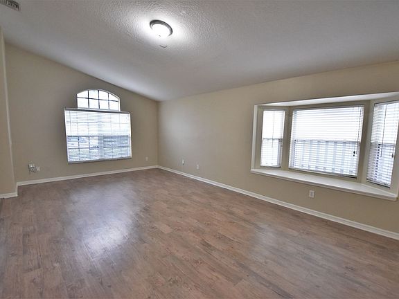 3rd image of 5005 Alavista Dr