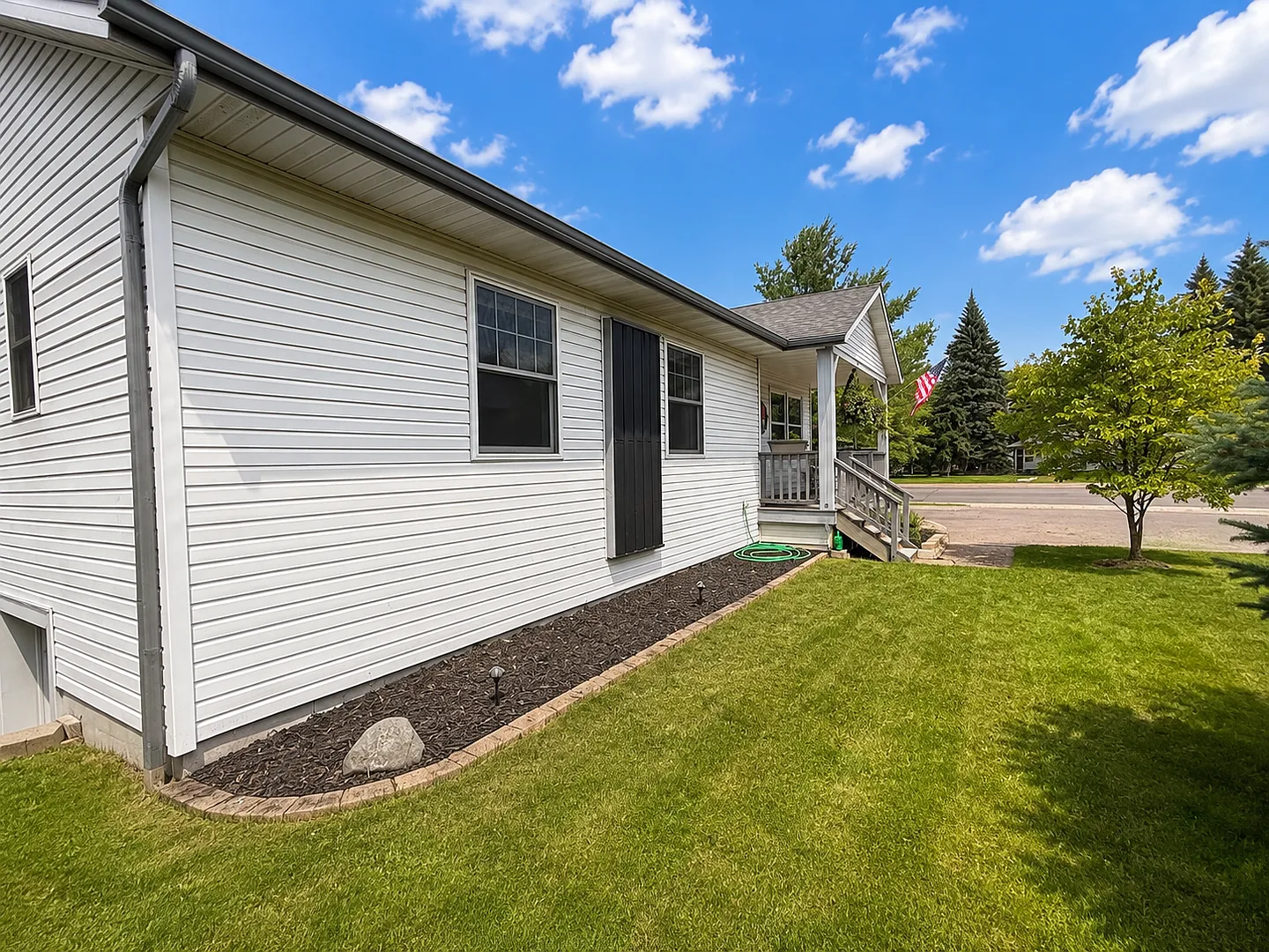Duluth, MN - 5 bedroom - 2 bathroom - 1 Car Garage - Single Family Home — Photo 3