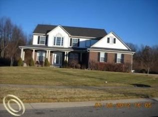 9528 Maple Ln, Clarkston, MI 48348