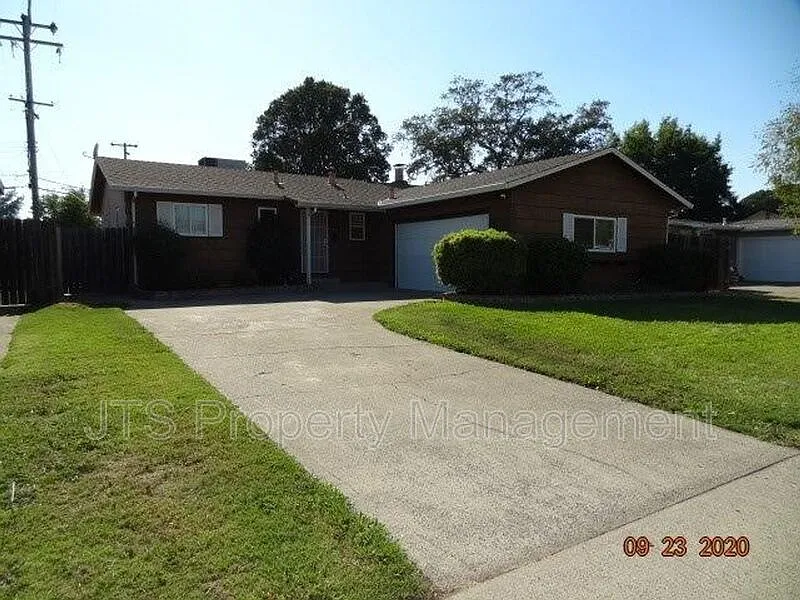 3 bed, 1.0 bath, 1000 sqft, $2,250 — Photo 1